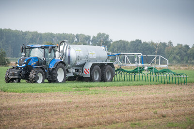 Ausbringen von Wirtschaftsdüngern - © Wolfgang Ehrecke Aktuelle Technik für Transport und Ausbringen von Wirtschaftsdüngern im praktischen Feldeinsatz beobachteten rund 1.200 Besucherinnen und Besucher bei der Maschinenvorführung am 06.09.2018 in Nortrup (Osnabrück).
